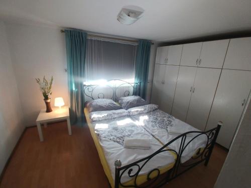a small bedroom with a bed and a table at Dąbrowski in Nadarzyn