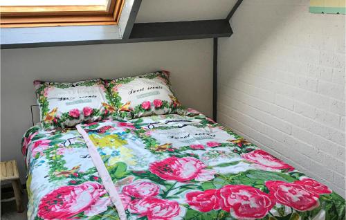 Кровать или кровати в номере Amazing Home In Stavenisse With 2 Bedrooms, Wifi And Outdoor Swimming Pool