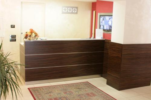 a lobby of a hospital with a reception counter at Alla Bianca Hotel in Marghera