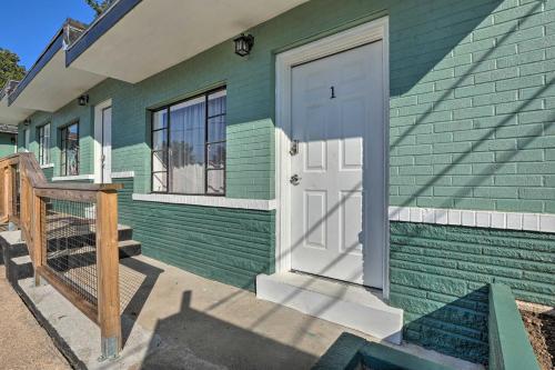 Gallery image of Cozy Rockaway Beach Studio with Lake View! in Rockaway Beach