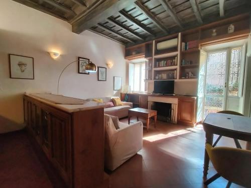 Sunny Trevi Home with terrace