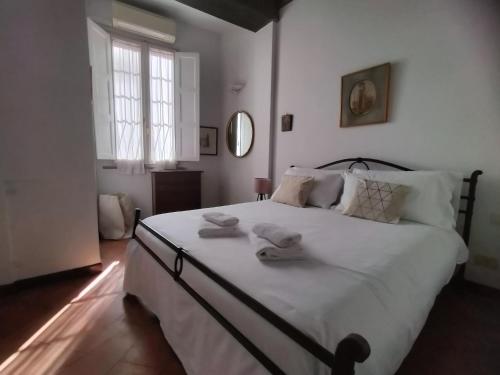 Sunny Trevi Home with terrace