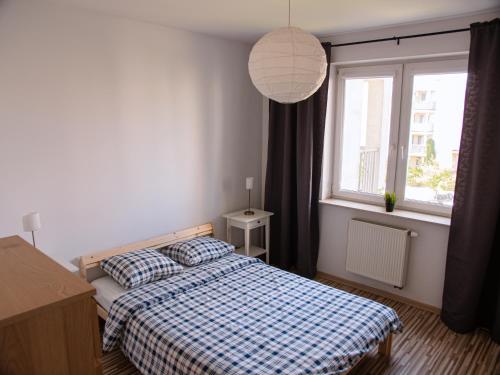 מיטה או מיטות בחדר ב-SDH 2 Radzymin comfortable apartment near Warsaw