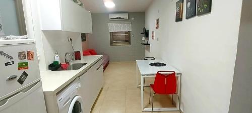 Dapur atau dapur kecil di Hotel Apartment Short Term Tel Aviv Bat Yam 353