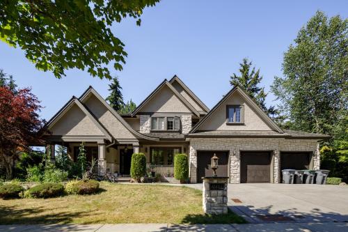 Cozy 2-bedrooms unit in Surrey