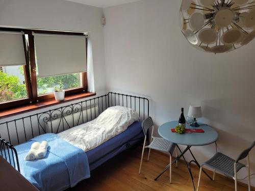 a bedroom with a bed and a table with chairs at 4 pory roku in Łomianki