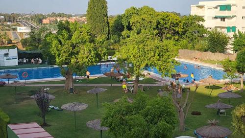 Vista de la piscina de PARQUE ANTENA, Estepona APARTAMENTO LA TATA o alrededores