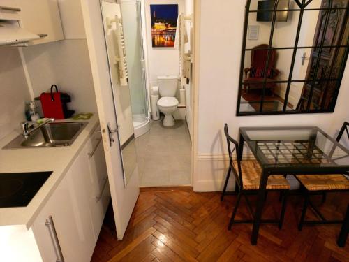 Koupelna v ubytování B&B "Clos Feuillat"