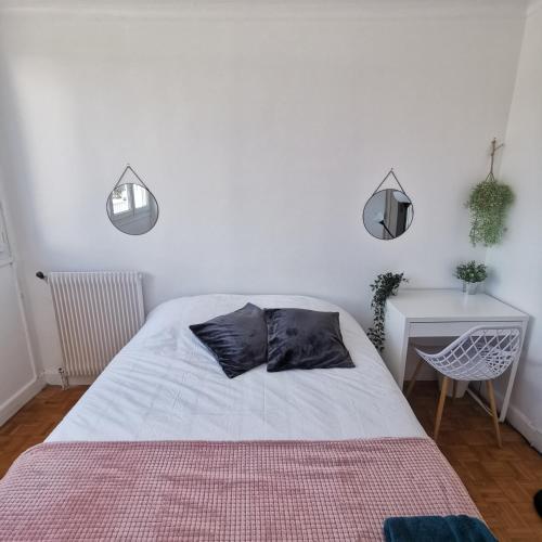 a bedroom with a bed with two pillows on it at Chambre Voyage tout confort pres de saint Marceau in Saint-Jean-le-Blanc