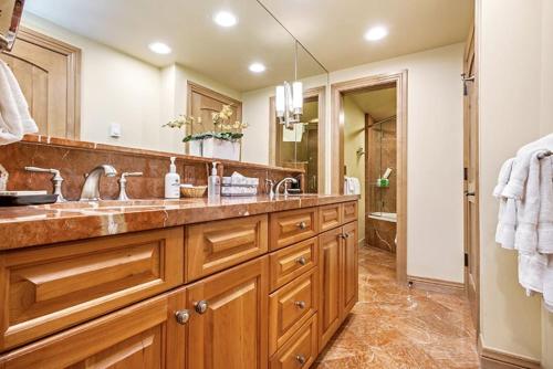 a bathroom with two sinks and a large mirror at 1 Bedroom In Lionshead Village - Antlers At Vail in Vail