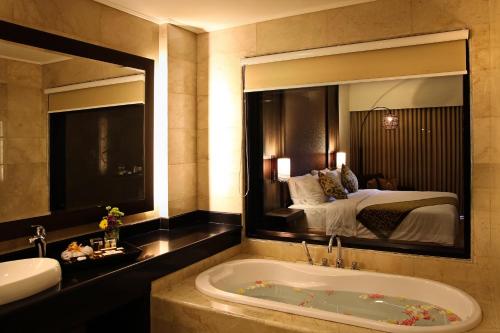Kamar mandi di The Singhasari Resort Batu