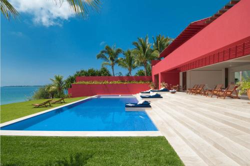 Beachfront Ranchos Luxury House – Photos 2