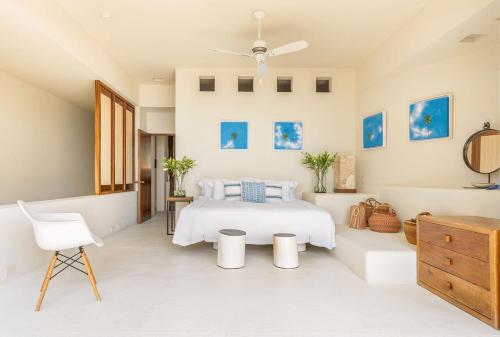 Beachfront Ranchos Luxury House – Photos 3