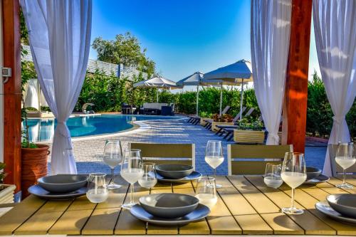 Πισίνα στο ή κοντά στο Five Stars Villa