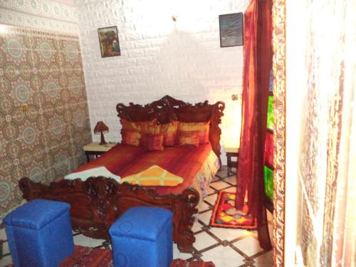 Una cama o camas en una habitación de Dar Nouzha A