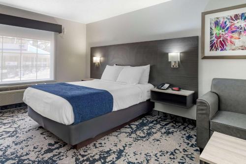 a hotel room with a bed and a chair at Best Western Allatoona Inn & Suites in Cartersville