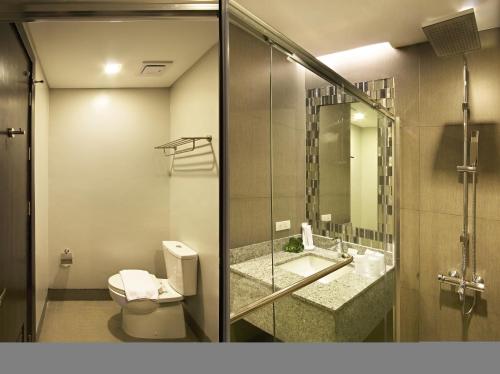 Un baño de Bayfront Hotel Cebu North Reclamation