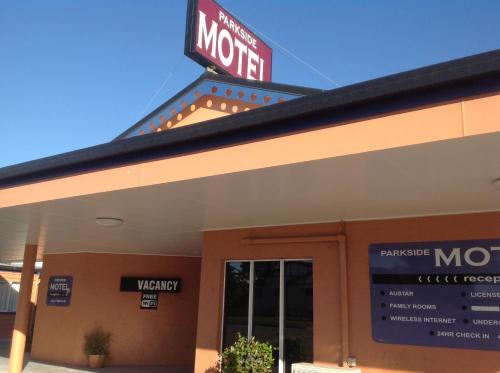 a motel with a sign on the door at Parkside Motel & Licensed Restaurant in Ayr