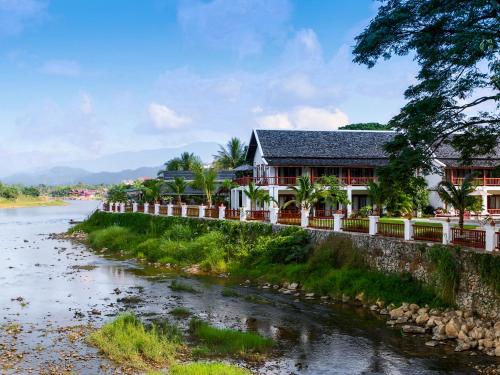 Riverside Boutique Resort, Vang Vieng — Property building