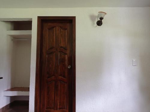 a wooden door in a room with a closet at Finca Marix, Villa del Carbón in Villa del Carbón