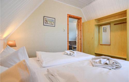 Ένα ή περισσότερα κρεβάτια σε δωμάτιο στο 2 Bedroom Cozy Home In Mariendorf