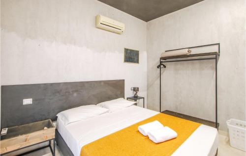 Posteľ alebo postele v izbe v ubytovaní Cozy Apartment In Porto Santelpidio