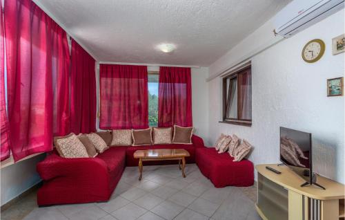 3 Bedroom Lovely Apartment In Krk