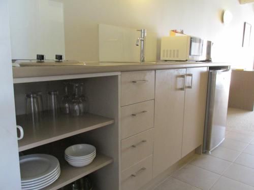 Kuchyň nebo kuchyňský kout v ubytování Lake Rotorua Hotel