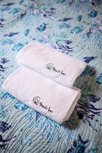 two towels sitting on top of a bed at Morski Las in Ustronie Morskie