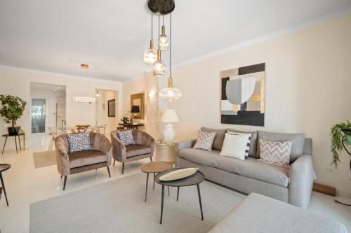 Apartamento de 2 dormitorios en Las Gaviotas - Puerto Banús photo 2