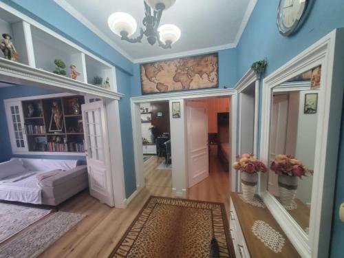 Coin salon dans l'établissement Apartamenti8 Korca