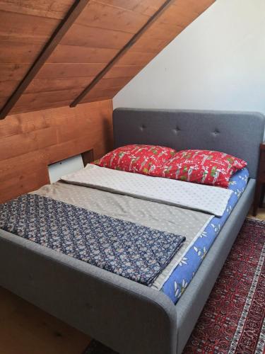 Кровать или кровати в номере A loft apartment in warsaw