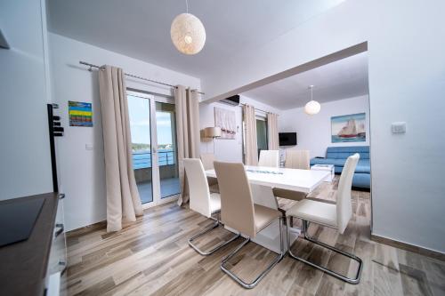 Μια τηλεόραση ή/και κέντρο ψυχαγωγίας στο Villa Guliva