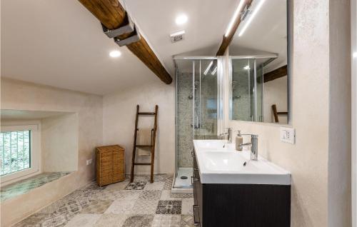 a bathroom with a sink and a shower and a mirror at 3 Bedroom Stunning Home In Marliana in Marliana