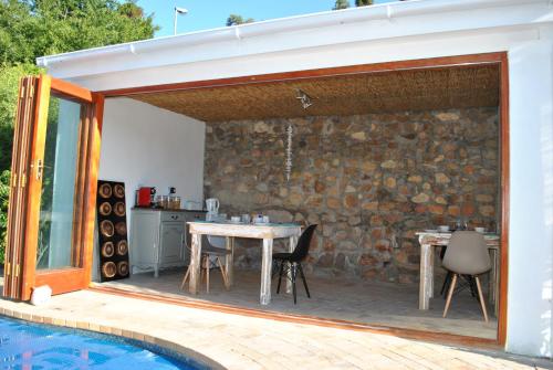 Πισίνα στο ή κοντά στο Roundhouse Guesthouse