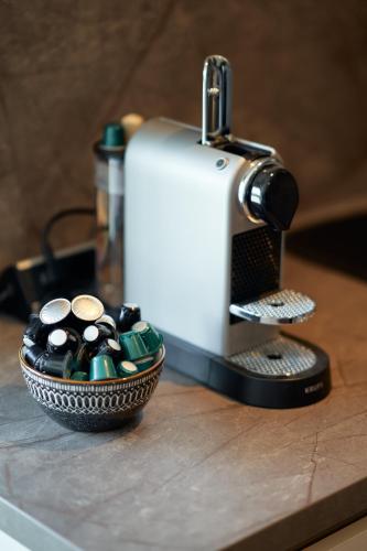 a food processor sitting on a counter with a bowl of food at Nomad Water Lodge in Harderwijk