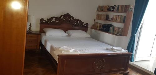 a bedroom with a bed and a book shelf at Interbelic km0 (studio 2) in Constanţa