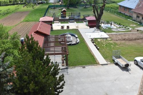 Zahrada ubytování Apartments and Rooms kod Eli