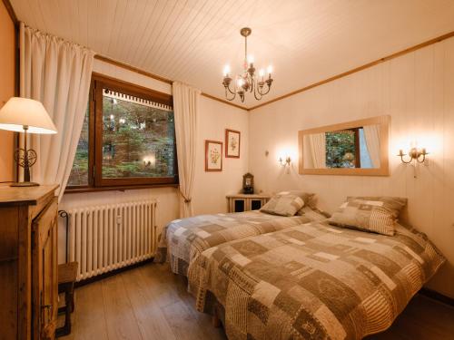 Una cama o camas en una habitación de Appartement La Clusaz, 2 pièces, 5 personnes - FR-1-304-70
