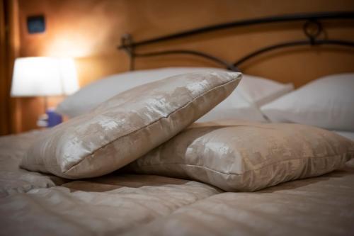 two pillows sitting on top of a bed at Villa Marika in Dragonetti