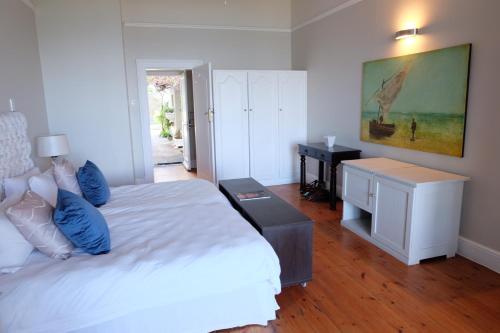 Cama o camas de una habitación en 11 WESTCLIFF RENTALS