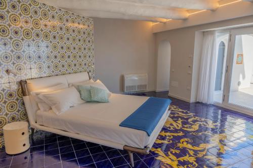 Letto o letti in una camera di Decori Suites Amalfi Coast - Free Parking