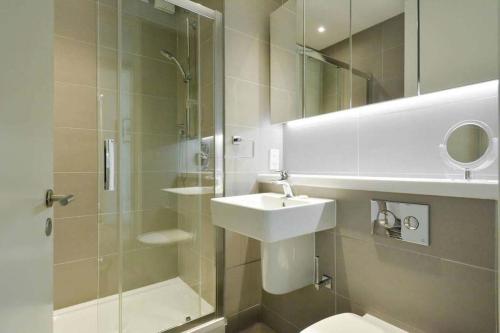 a bathroom with a toilet and a sink and a shower at The Golf Flat, Westburn Lane in St. Andrews