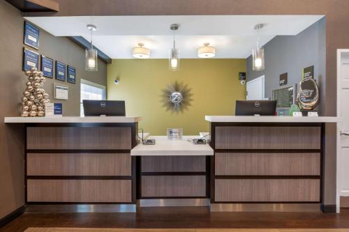 Lobbyn eller receptionsområdet på Best Western Hilliard Inn & Suites