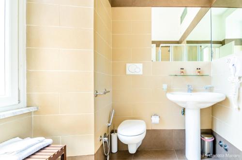 A bathroom at El Dorado Colosseum