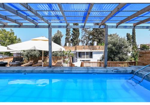 וילה בזלת עם בריכה פרטית Villa Bazelet with Private pool