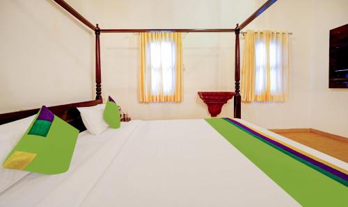 Postel nebo postele na pokoji v ubytování Siddhagiri Hotel and Resort