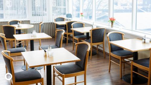 a dining room filled with tables and chairs at Center Hotels Skjaldbreid in Reykjavík