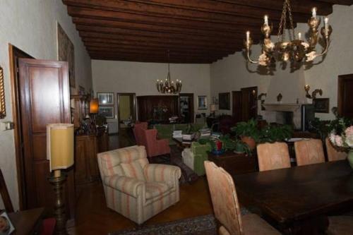 Ruang duduk di Palazzo Altinate - Note di Piano