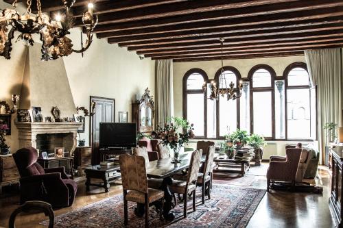 Ruang duduk di Palazzo Altinate - Note di Piano